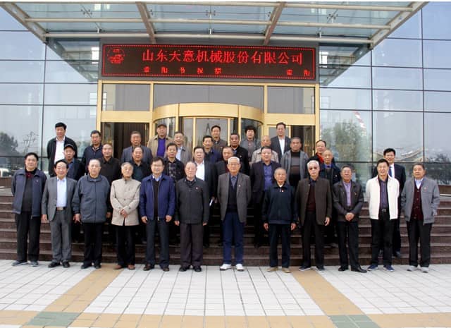 兗州區(qū)人大、政協(xié)領導蒞臨天意機械參觀考察