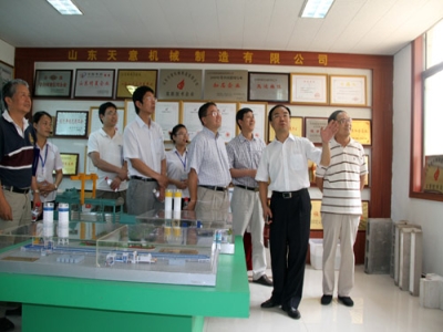 2012.7.28日山東天意兩項科技成果鑒定順利通過，北京領(lǐng)導(dǎo)專家，到我公司參觀指導(dǎo)