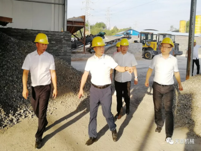 中國循環(huán)經(jīng)濟(jì)墻材革新工作委員會會長暨天意機械董事長劉洪彬受邀考察調(diào)研湖南企業(yè)