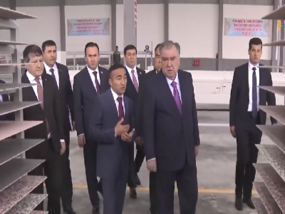 塔吉克斯坦總統(tǒng)拉赫蒙視察天意機(jī)械塔吉克客戶項目現(xiàn)場