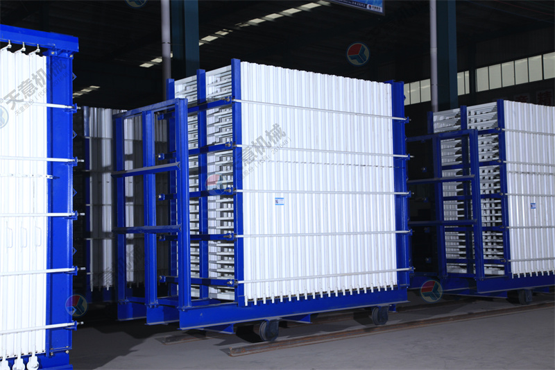 一次成型40塊板的復(fù)合墻板機(jī)，究竟有多好？