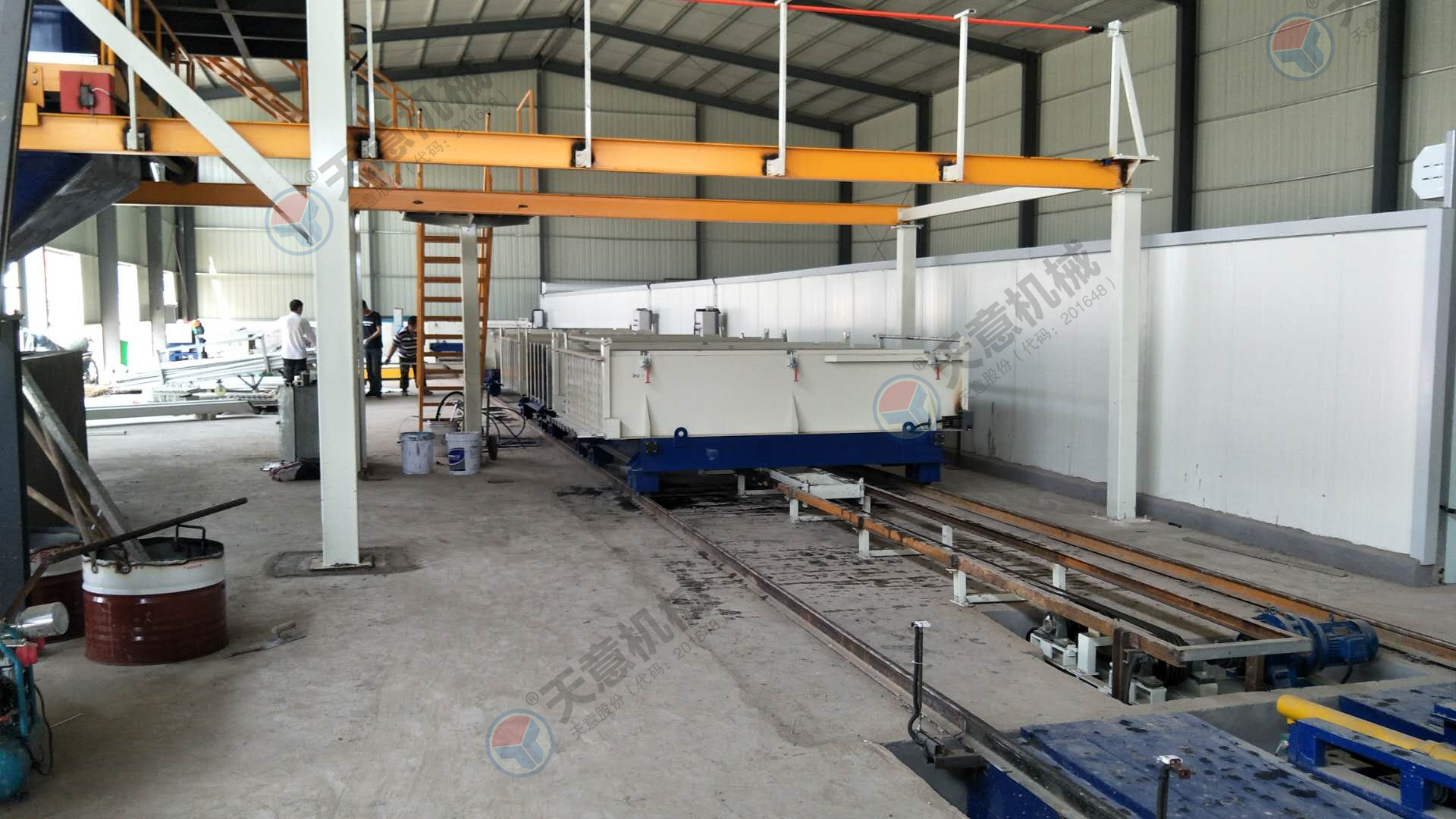 輕質(zhì)隔墻板設(shè)備自動化程度高，產(chǎn)量大